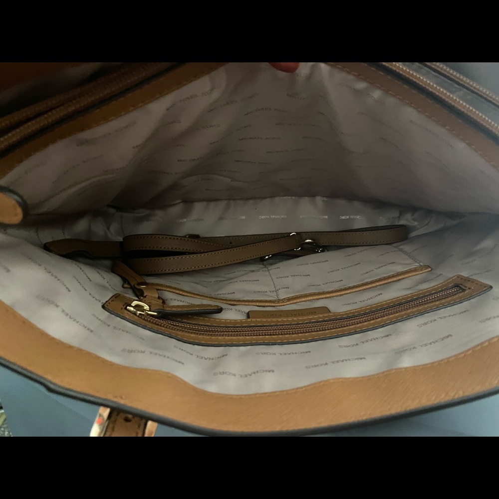 Michael Kors Tan Medium Purse, brand new. - Picture 5 of 5